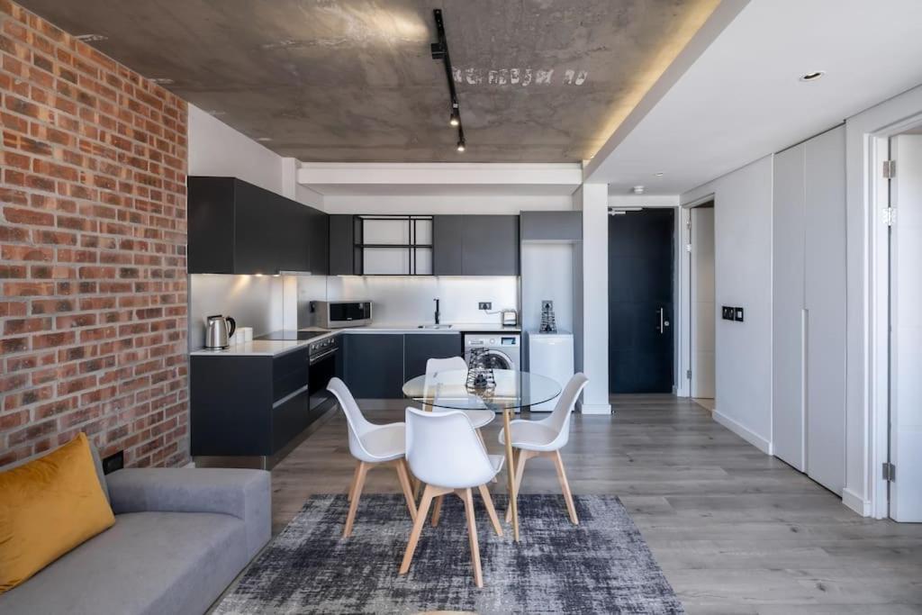 302 The Signature In Apartment